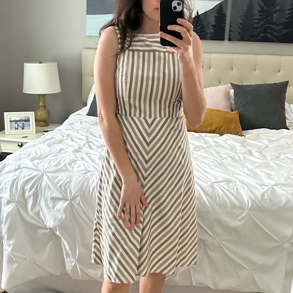 Veeko neutral striped a line dress - Picture 2 of 7